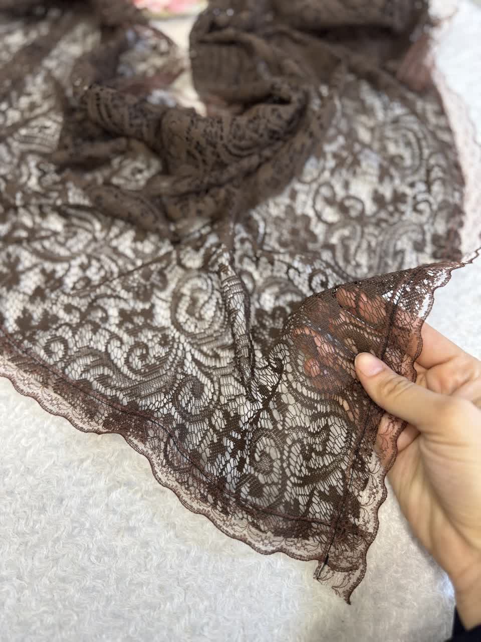 روسری تور دانتل سه گوش قهوه ای