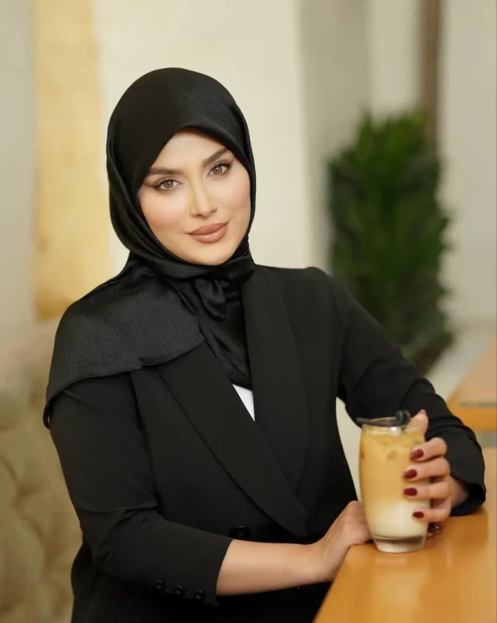 روسری کریستال مشکی قواره ۱۳۰ سر نمیخوره؛کاملا سبک